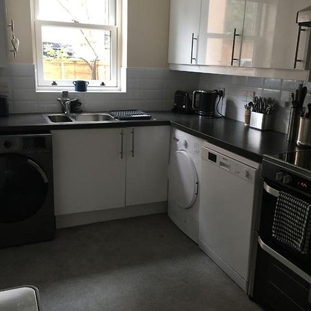 Comfortable Rooms With Live In Host, Walking Distance To The High St & More Glastonbury Exterior foto
