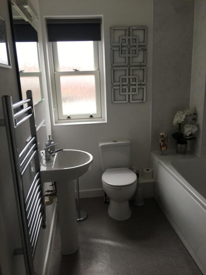 Comfortable Rooms With Live In Host, Walking Distance To The High St & More Glastonbury Exterior foto